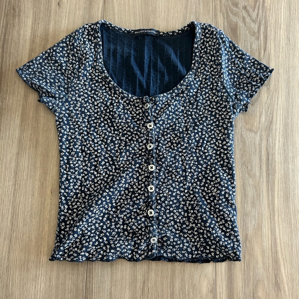Brandy Melville Cropped T shirt